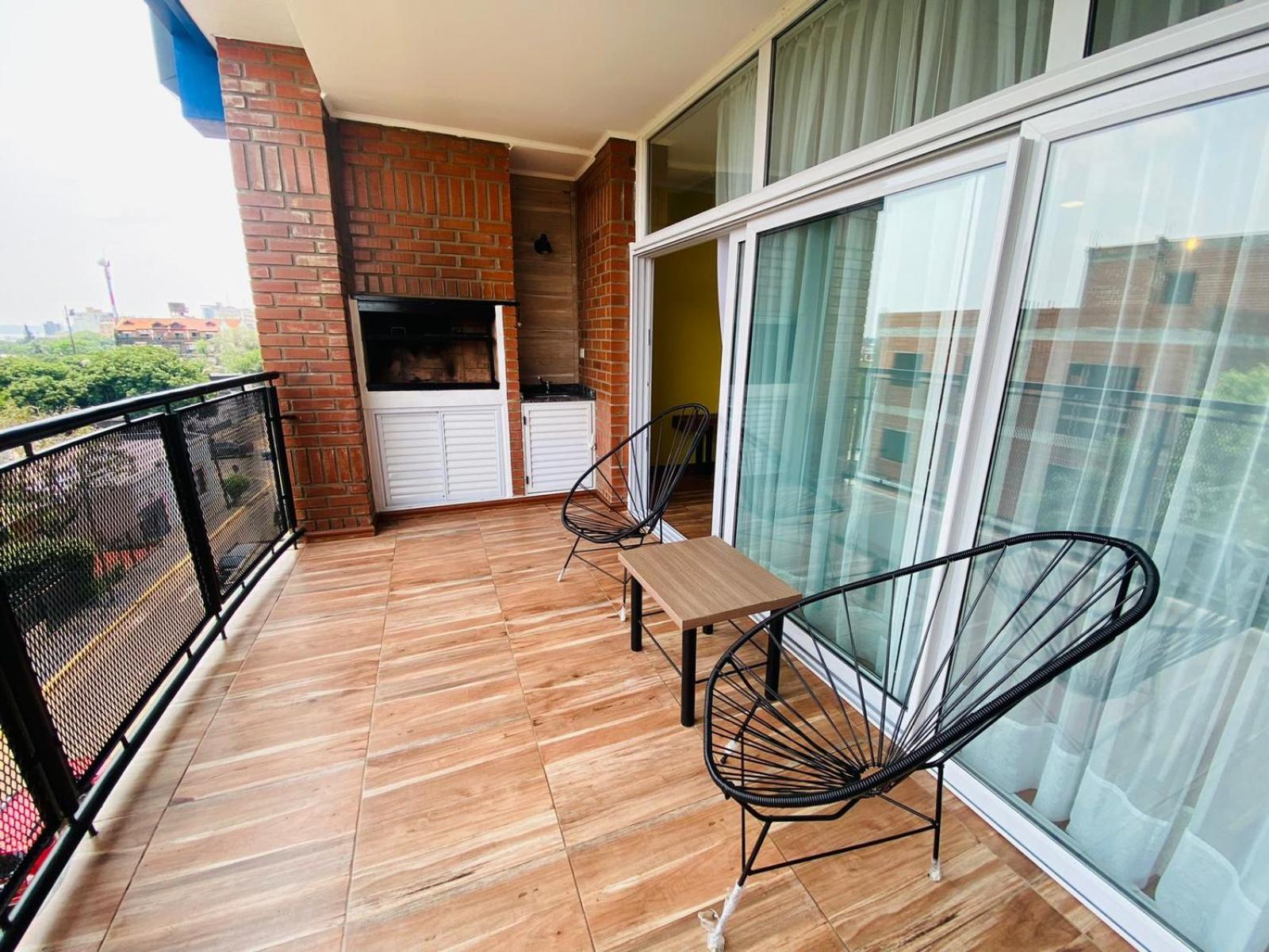 Amplio Y Calido Con Parrilla En El Balcon Lejlighed Posadas Eksteriør billede
